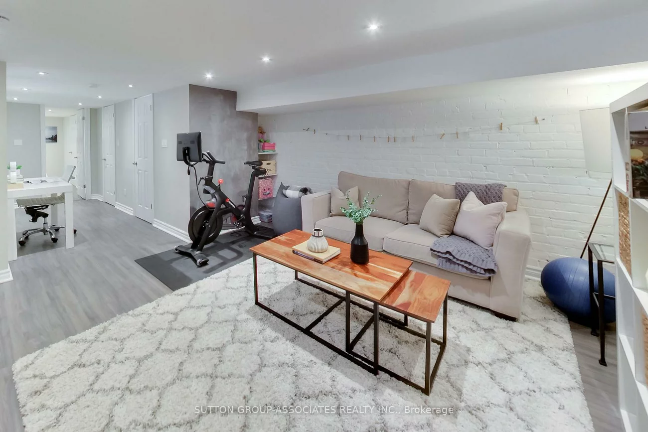 75, Arlington, Wychwood, Toronto