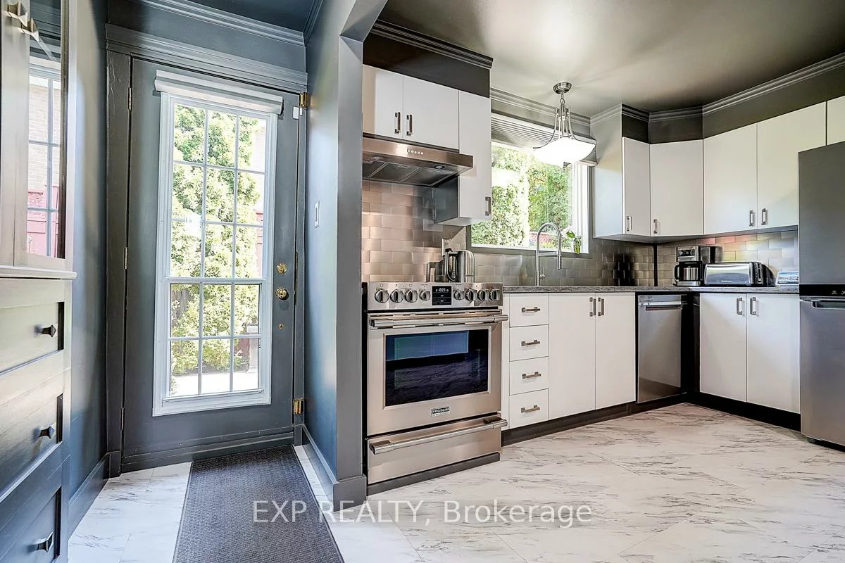 62, Kempsell, Don Valley Village, Toronto