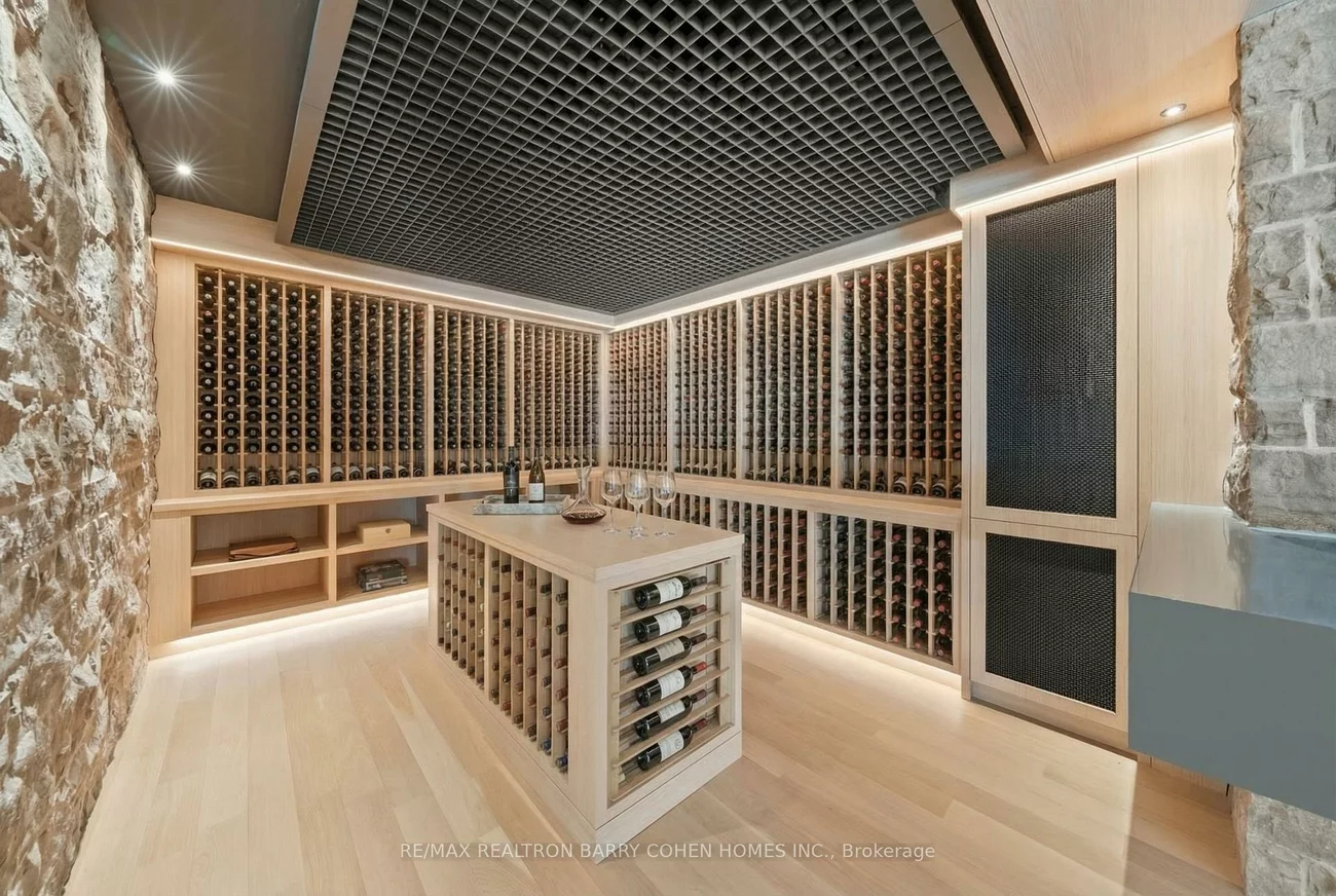 103, Old Colony, St. Andrew-Windfields, Toronto