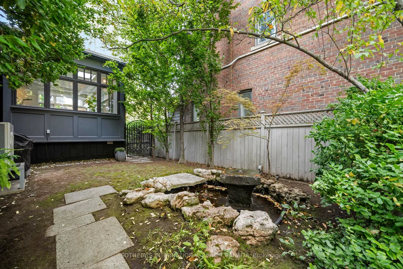 92, Woodlawn, Yonge-St. Clair, Toronto