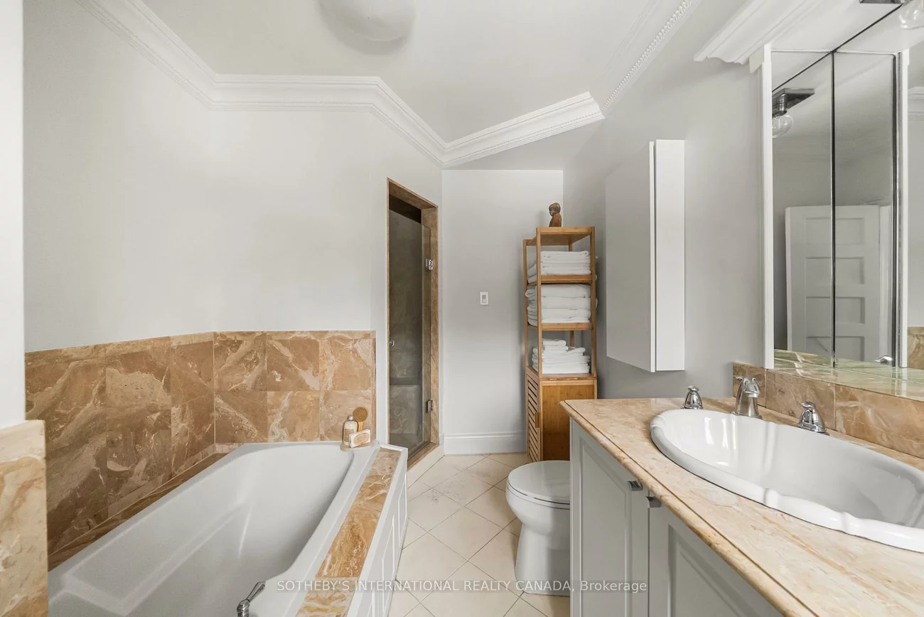 92, Woodlawn, Yonge-St. Clair, Toronto