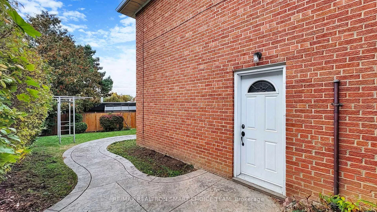 18, Brenham, Newtonbrook East, Toronto