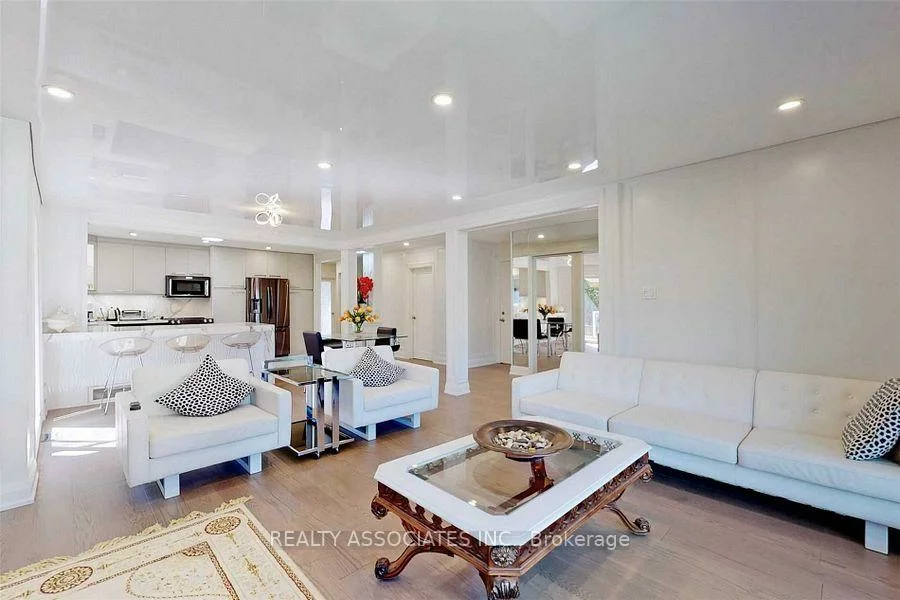 21, Burleigh Heights, Bayview Village, Toronto