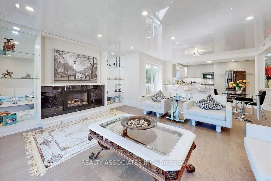 21, Burleigh Heights, Bayview Village, Toronto