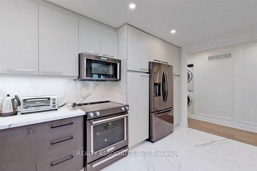 21, Burleigh Heights, Bayview Village, Toronto