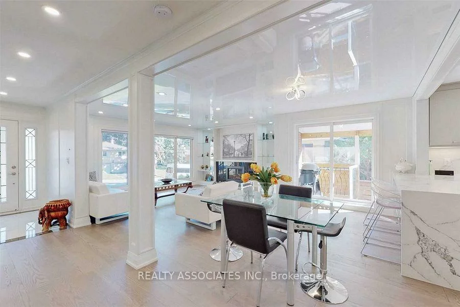 21, Burleigh Heights, Bayview Village, Toronto