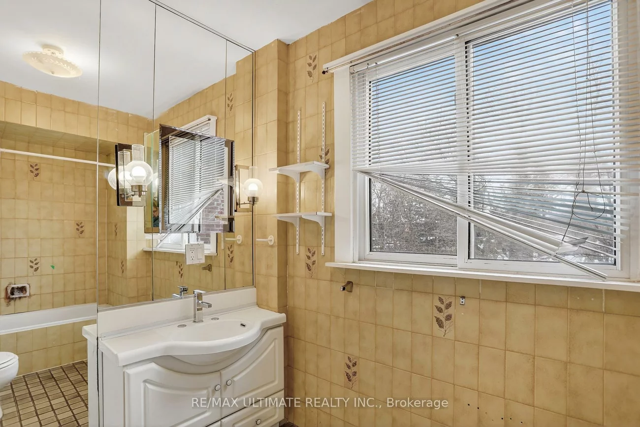 387, Keewatin, Mount Pleasant East, Toronto