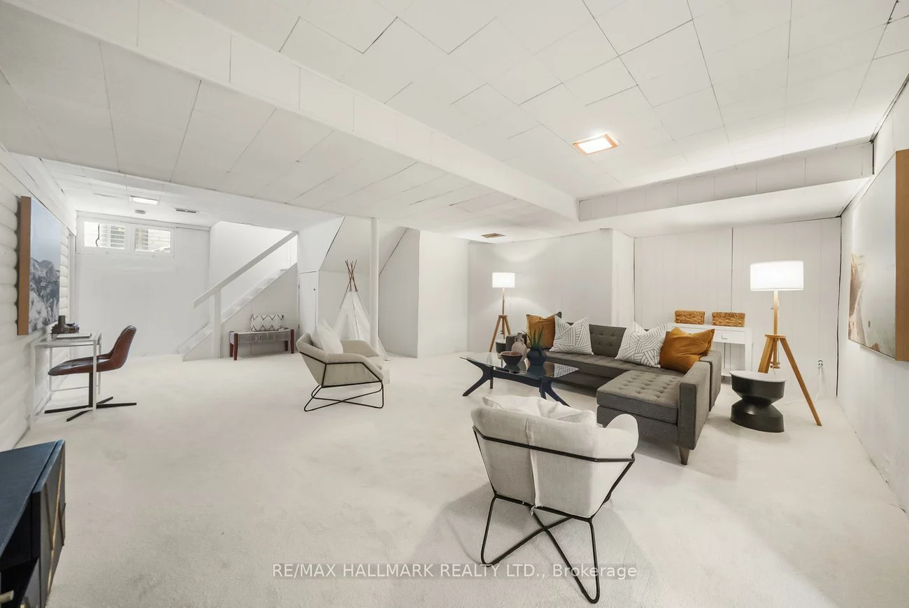 211, Newton, Newtonbrook East, Toronto