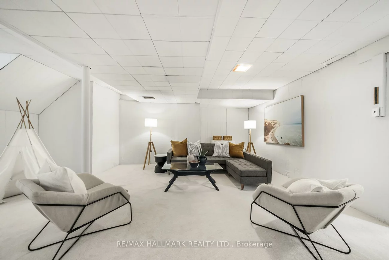 211, Newton, Newtonbrook East, Toronto