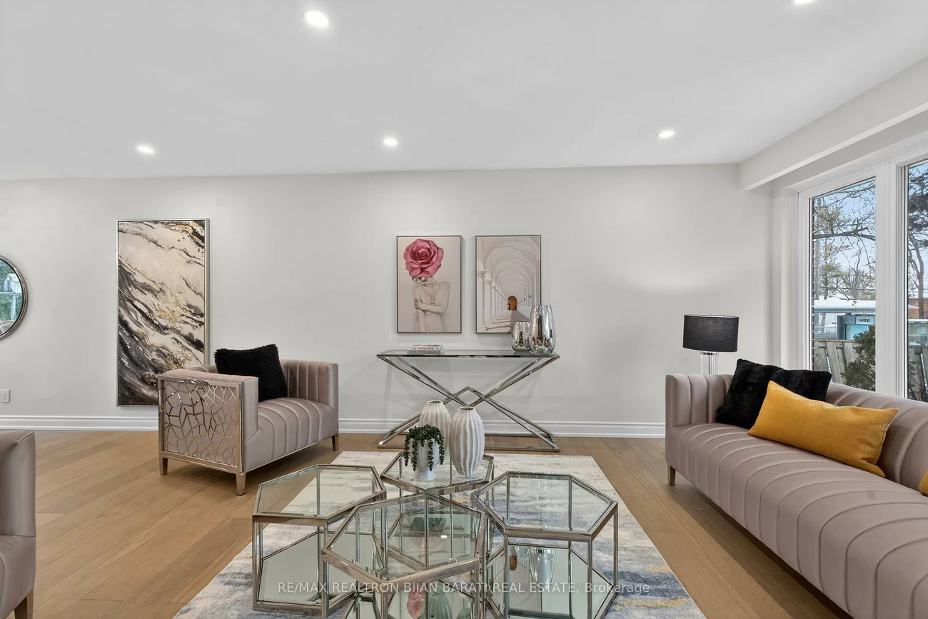 86, Heathview, Bayview Village, Toronto