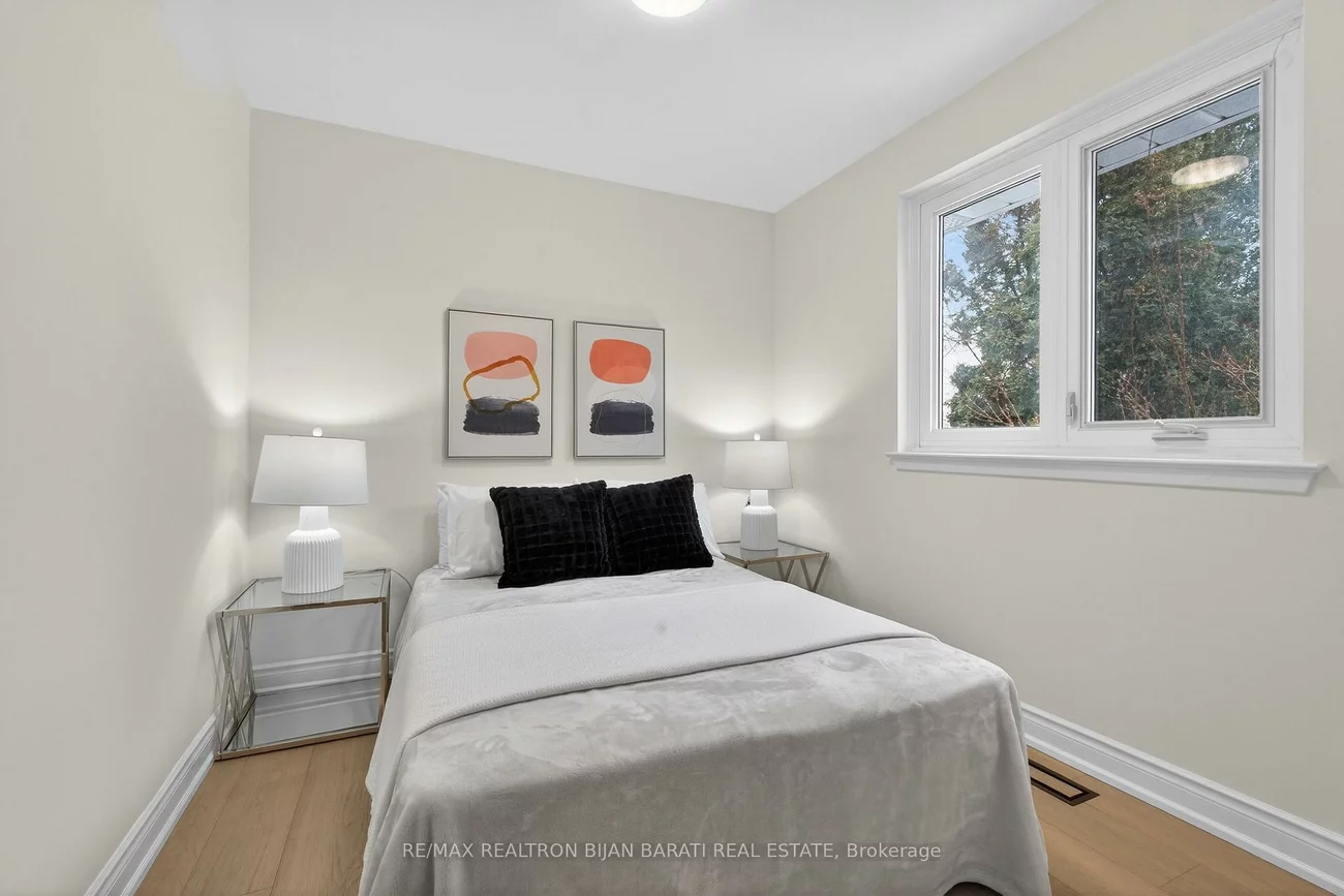 86, Heathview, Bayview Village, Toronto