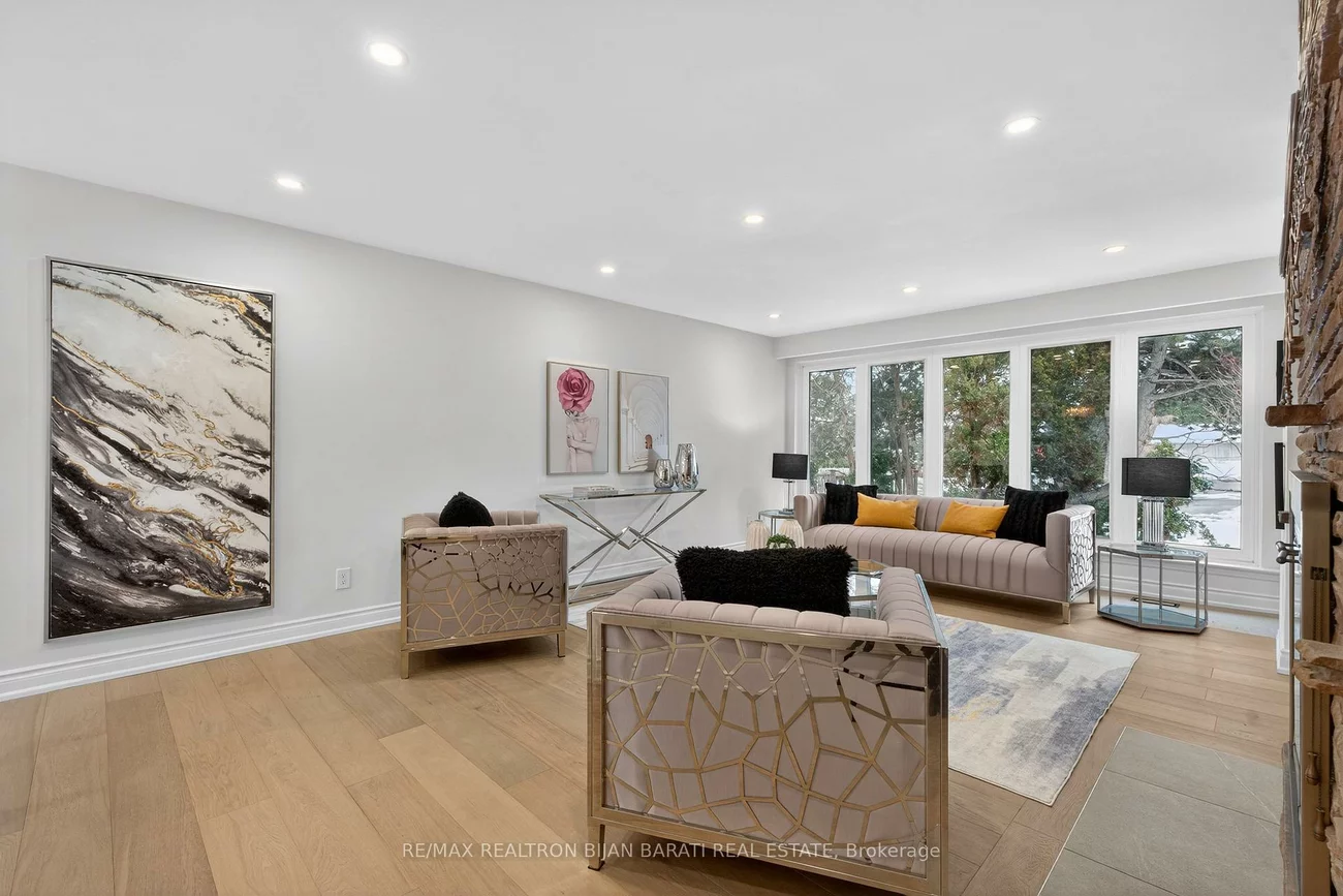 86, Heathview, Bayview Village, Toronto