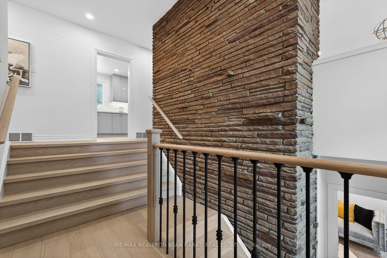 86, Heathview, Bayview Village, Toronto