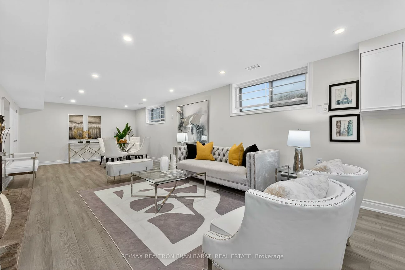 86, Heathview, Bayview Village, Toronto