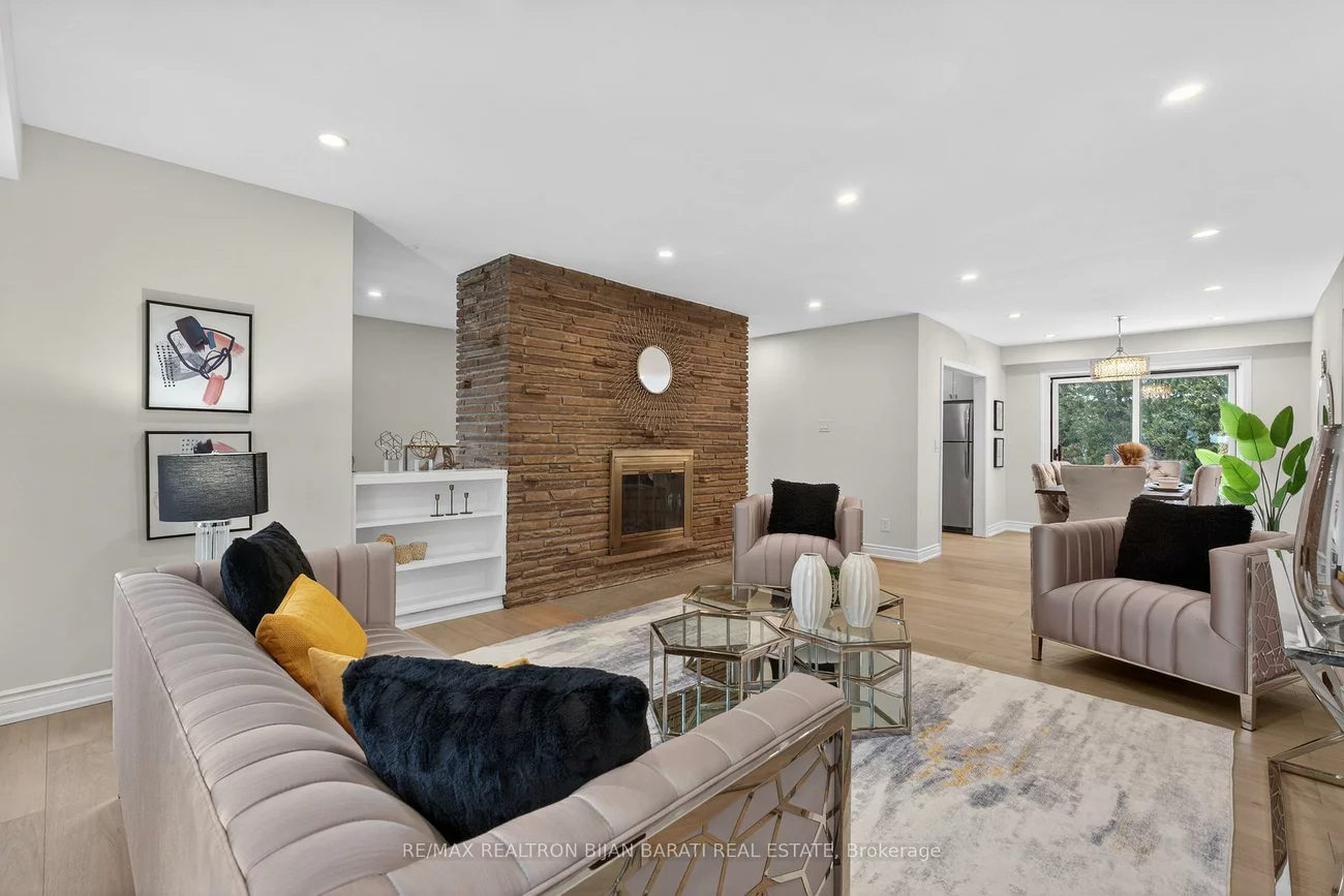 86, Heathview, Bayview Village, Toronto