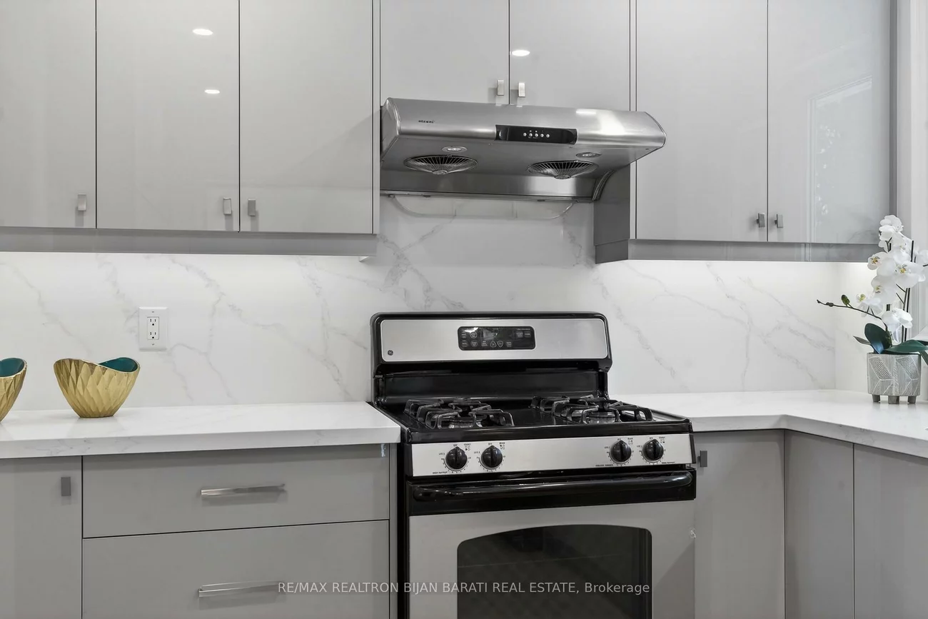 86, Heathview, Bayview Village, Toronto