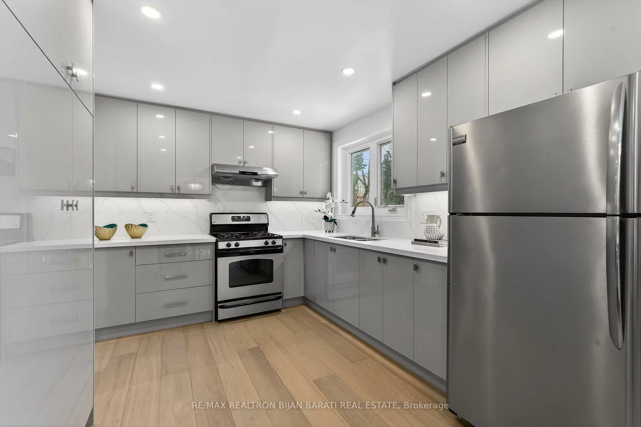 86, Heathview, Bayview Village, Toronto