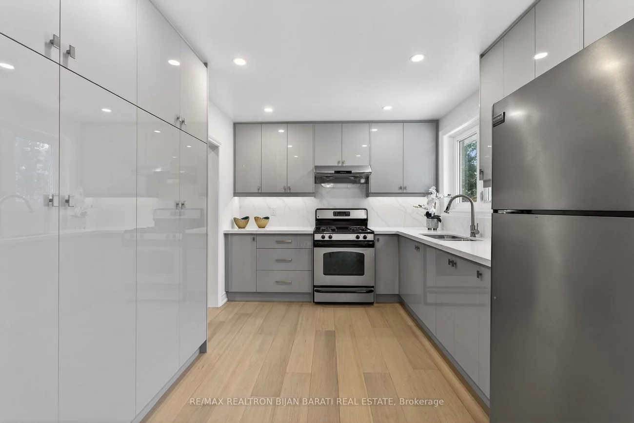 86, Heathview, Bayview Village, Toronto