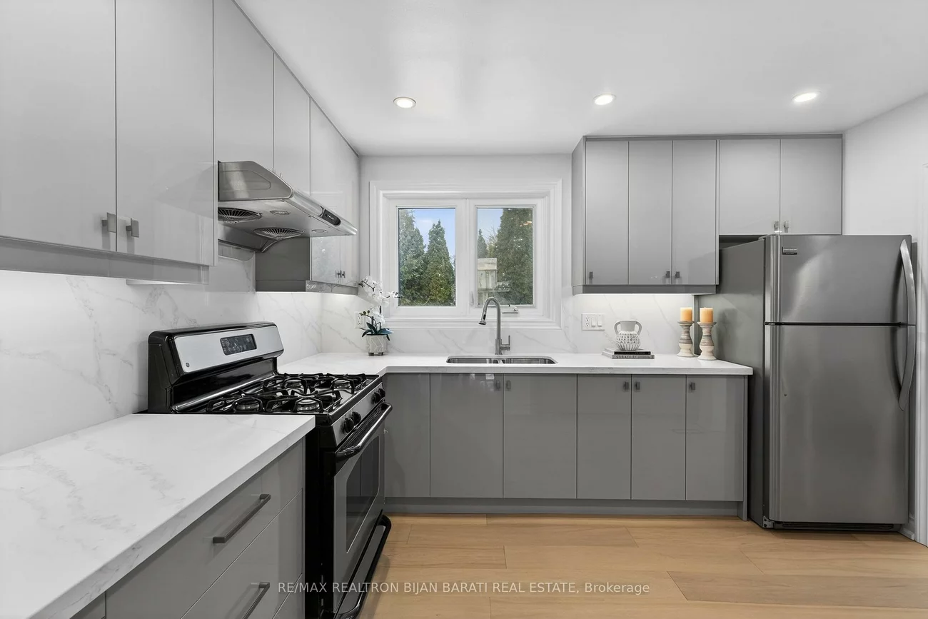 86, Heathview, Bayview Village, Toronto