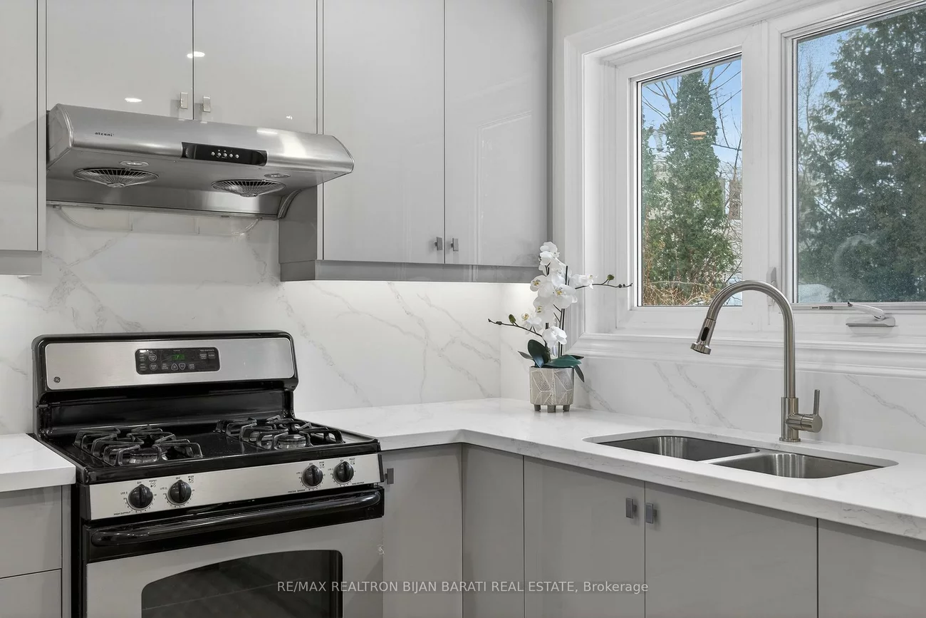 86, Heathview, Bayview Village, Toronto