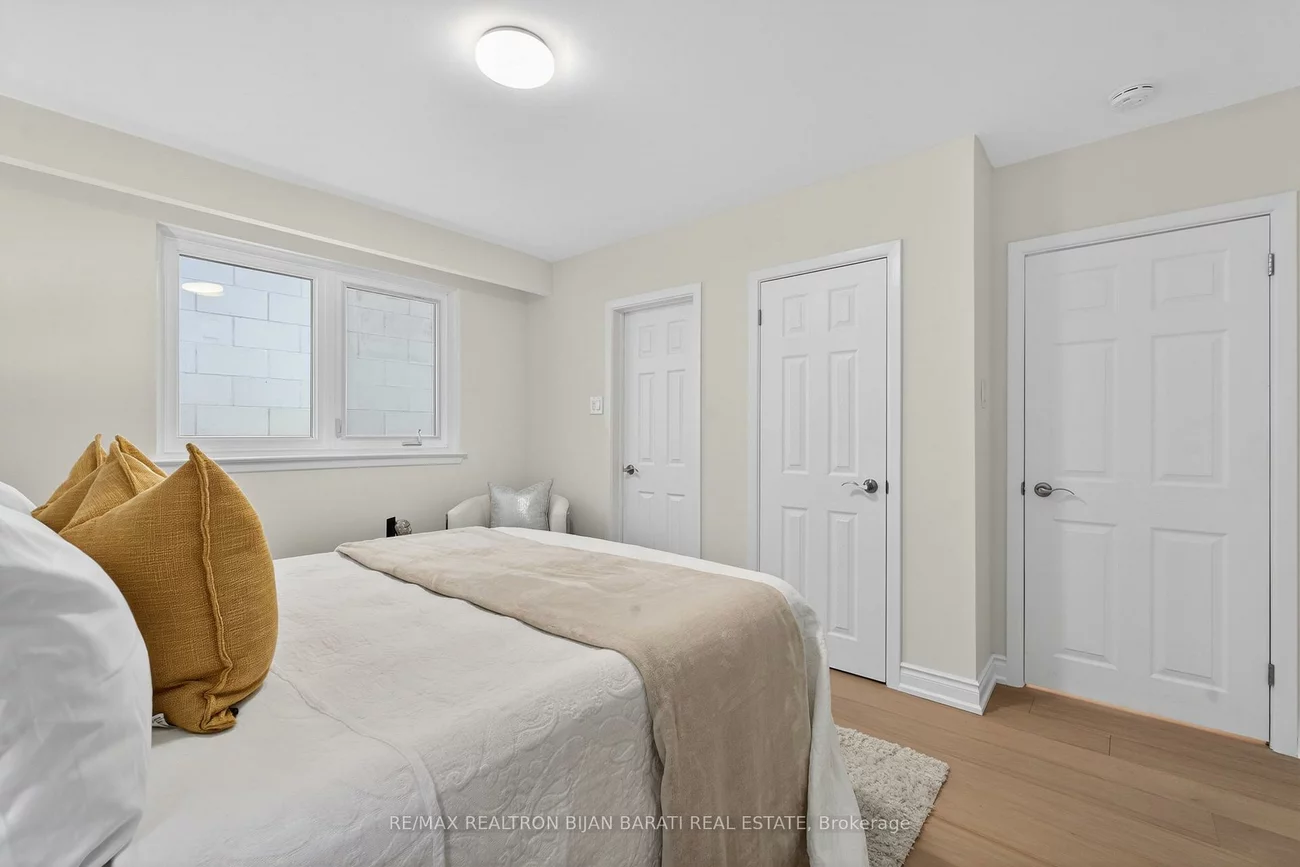 86, Heathview, Bayview Village, Toronto