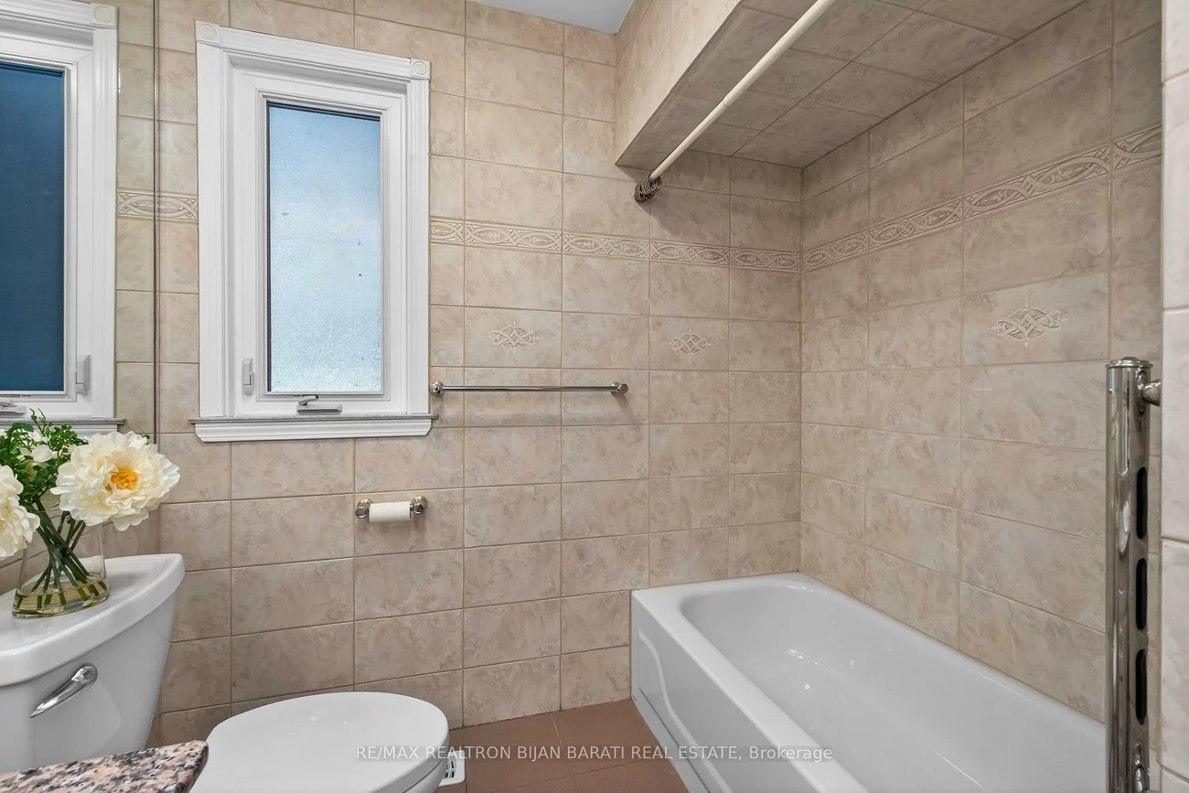 86, Heathview, Bayview Village, Toronto