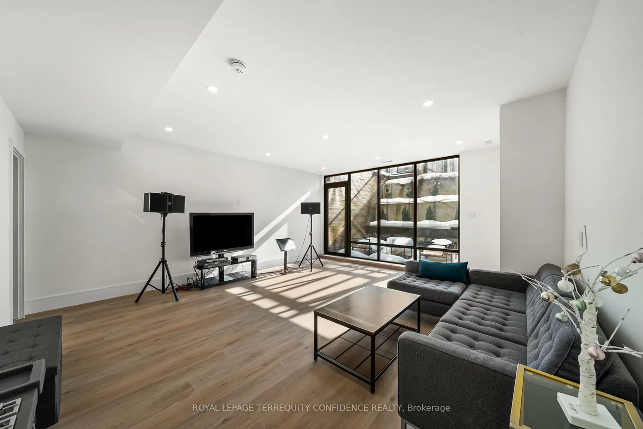 299, Hounslow, Willowdale West, Toronto