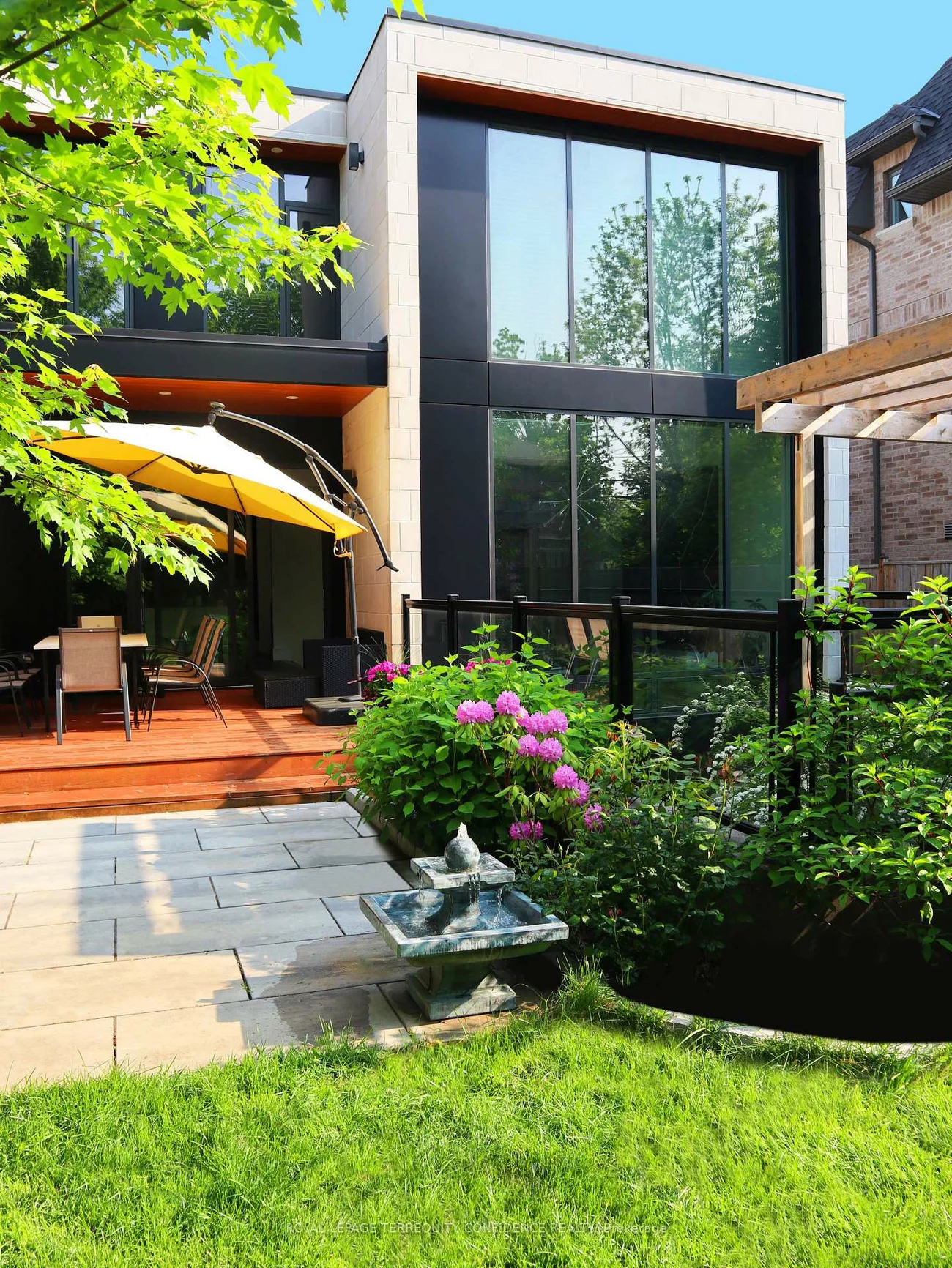 299, Hounslow, Willowdale West, Toronto