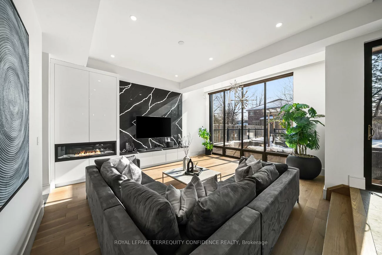 299, Hounslow, Willowdale West, Toronto