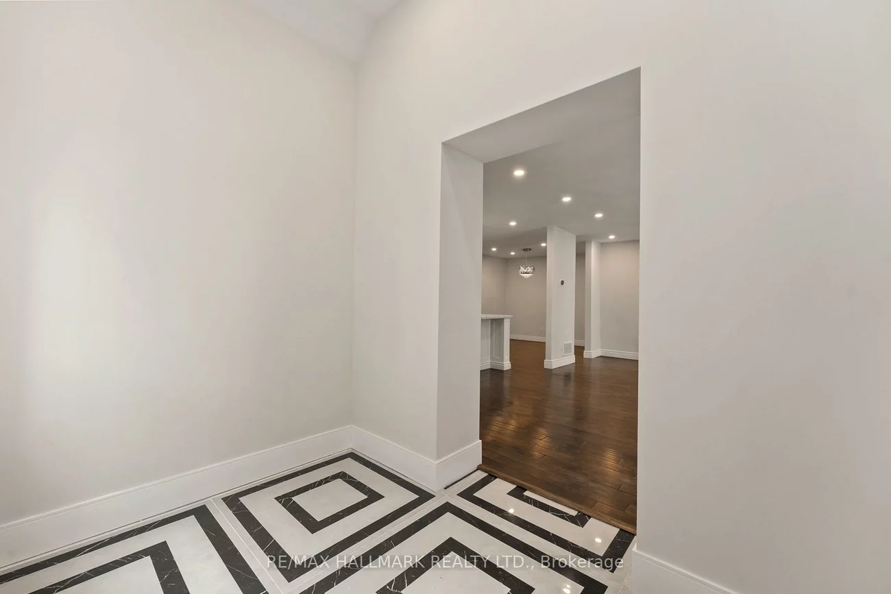 21, King High, Clanton Park, Toronto