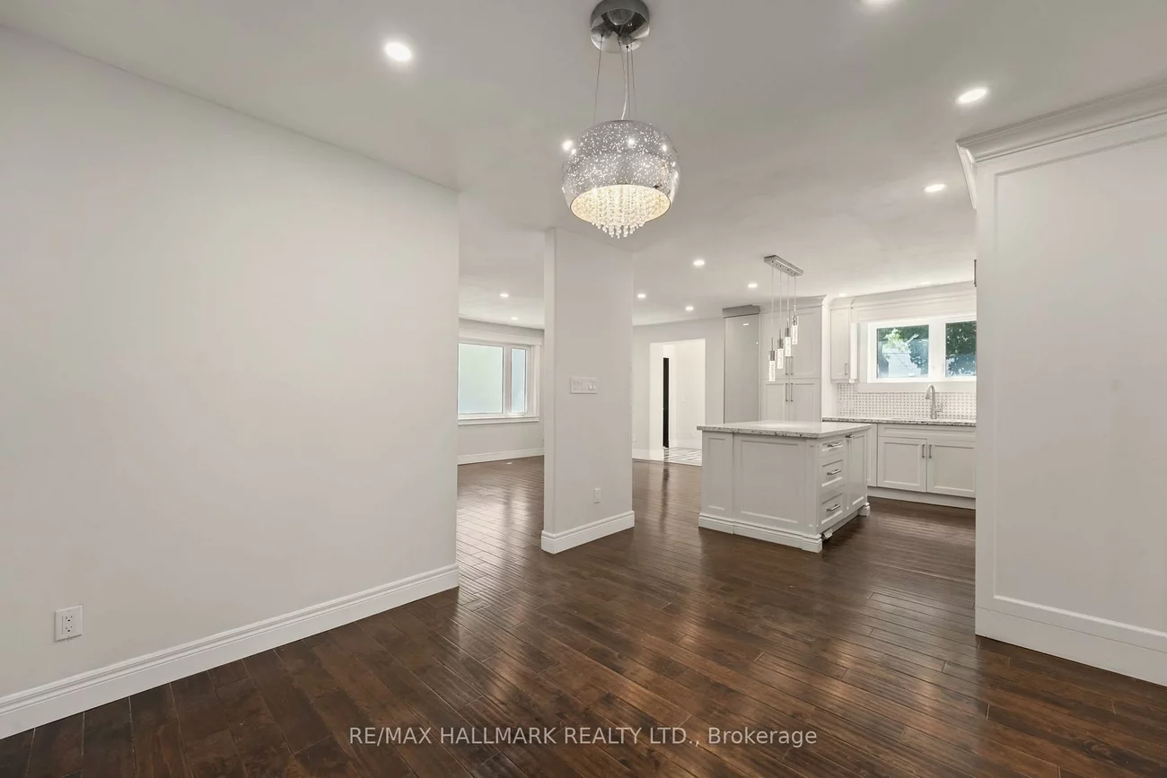 21, King High, Clanton Park, Toronto