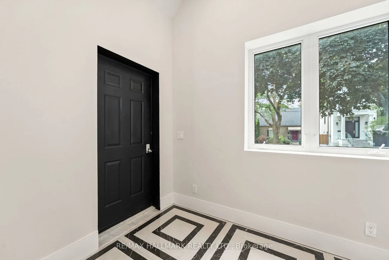 21, King High, Clanton Park, Toronto