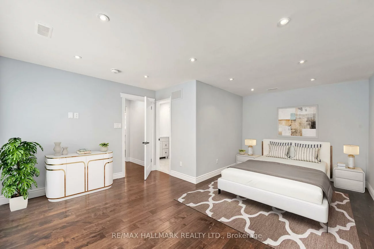 21, King High, Clanton Park, Toronto