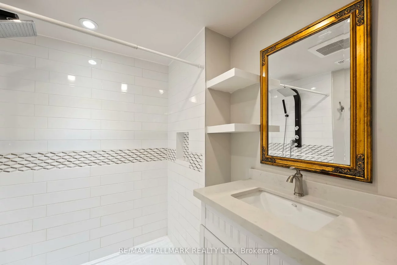 21, King High, Clanton Park, Toronto