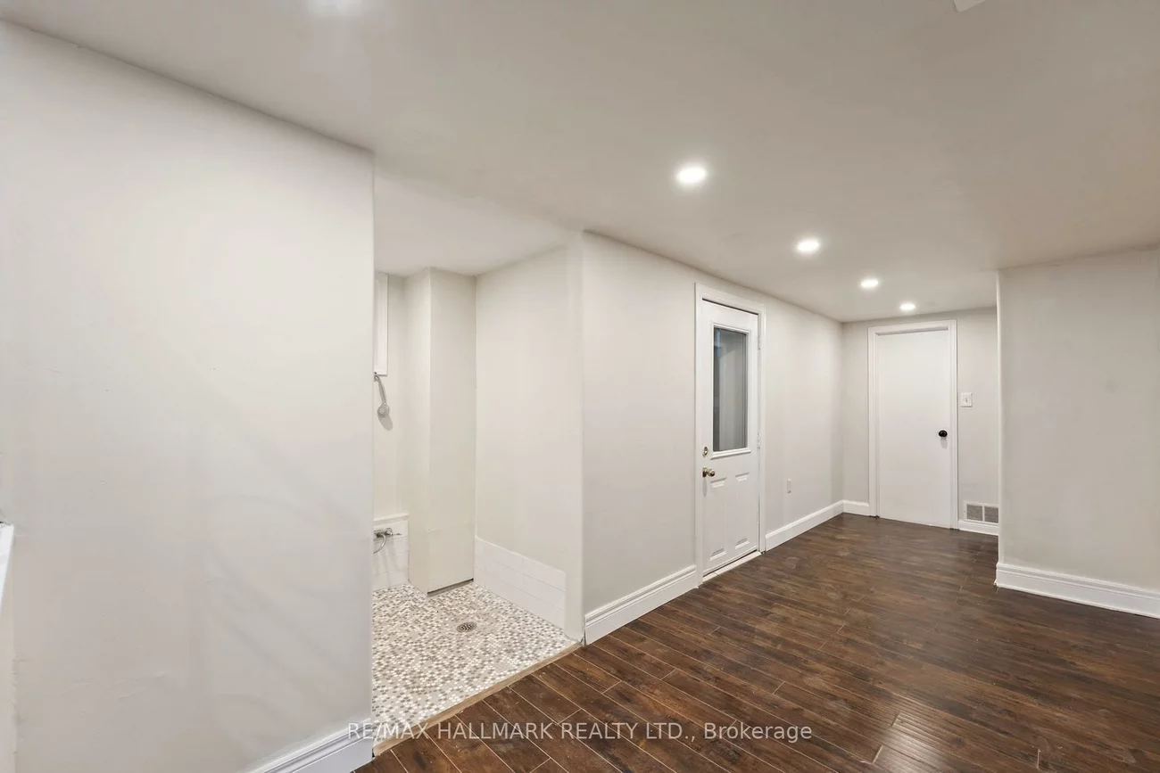 21, King High, Clanton Park, Toronto