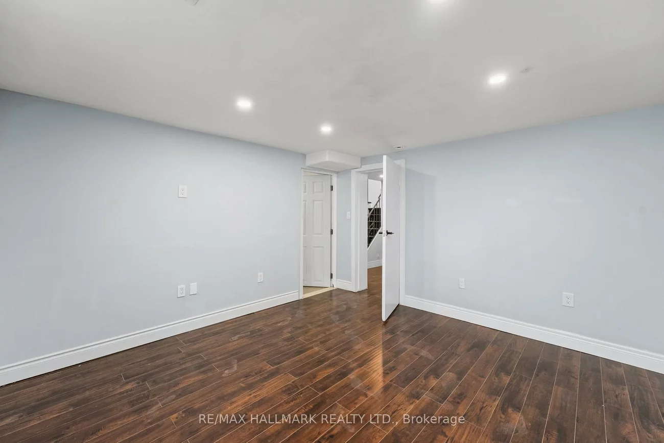 21, King High, Clanton Park, Toronto