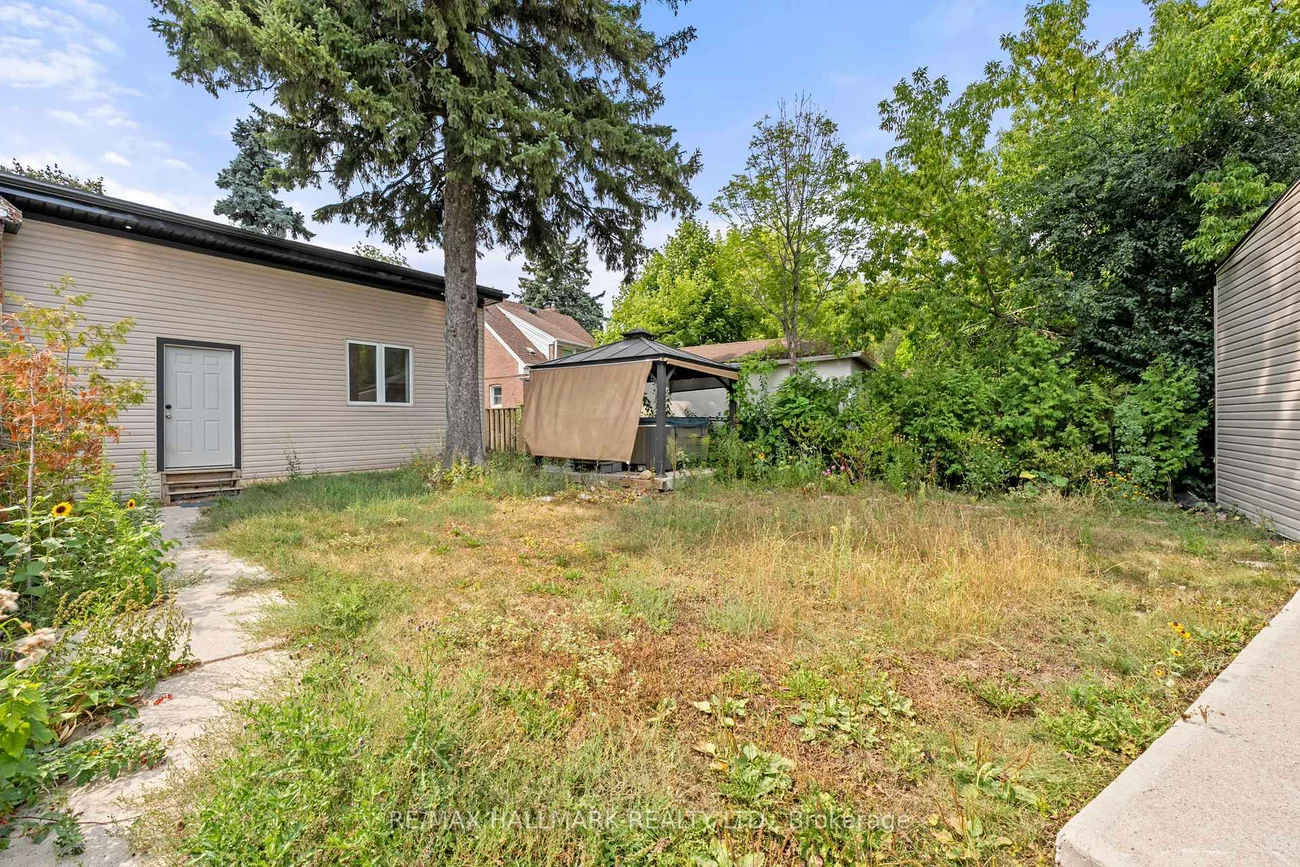 21, King High, Clanton Park, Toronto