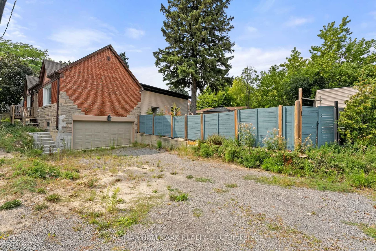 21, King High, Clanton Park, Toronto