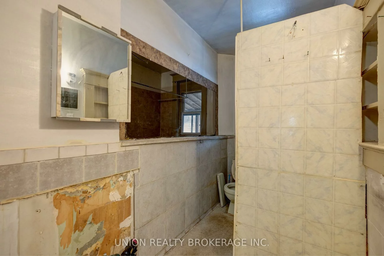 697, Manning, Annex, Toronto