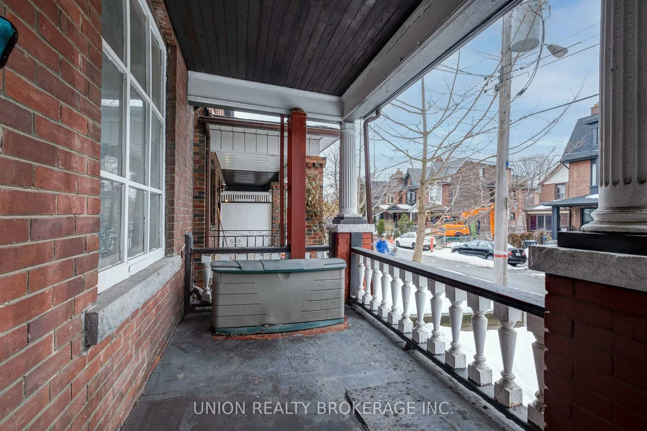 697, Manning, Annex, Toronto