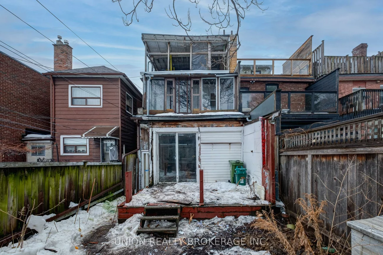 697, Manning, Annex, Toronto