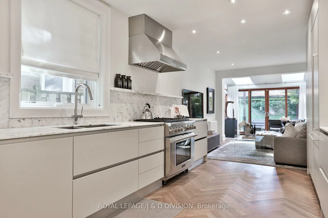 69, Sullivan, Kensington-Chinatown, Toronto