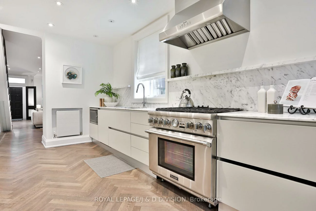 69, Sullivan, Kensington-Chinatown, Toronto