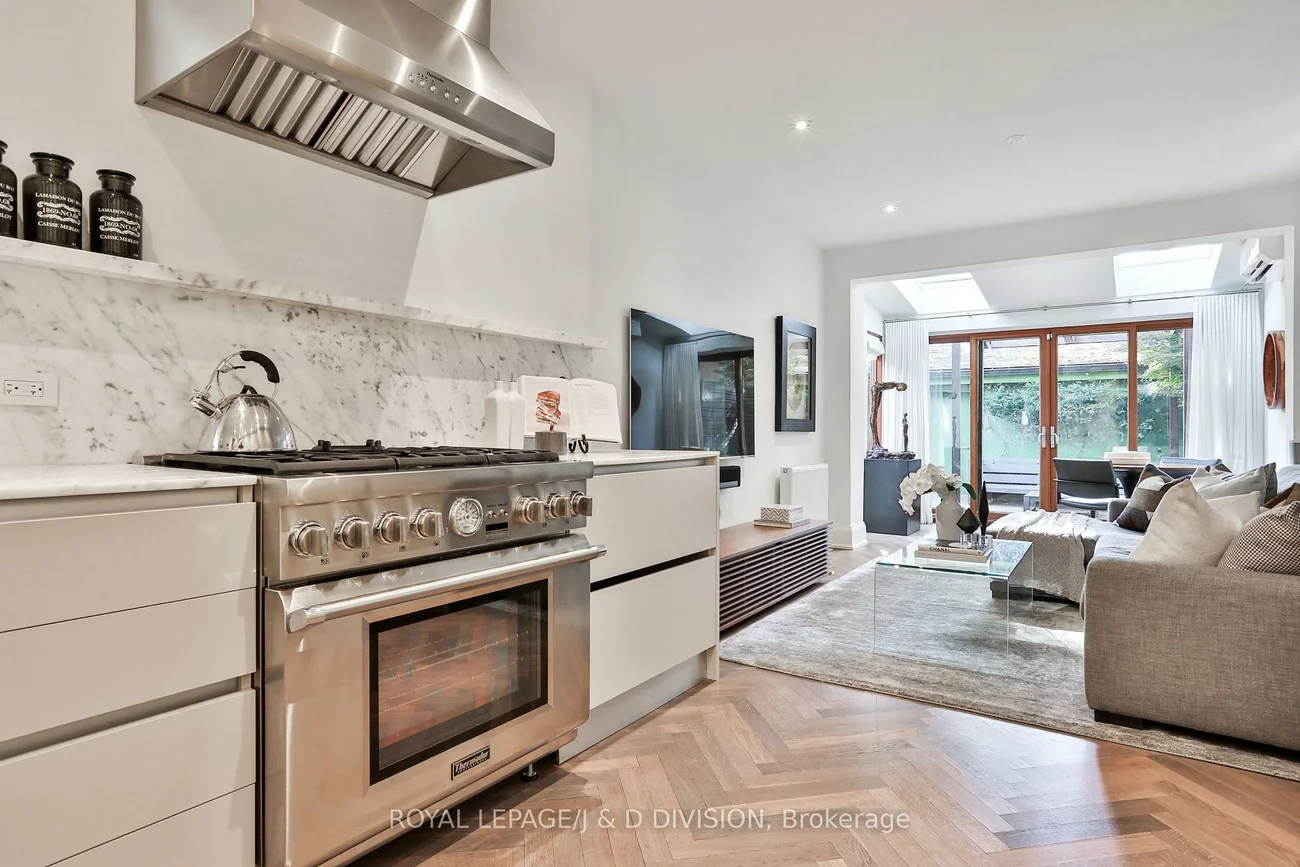 69, Sullivan, Kensington-Chinatown, Toronto