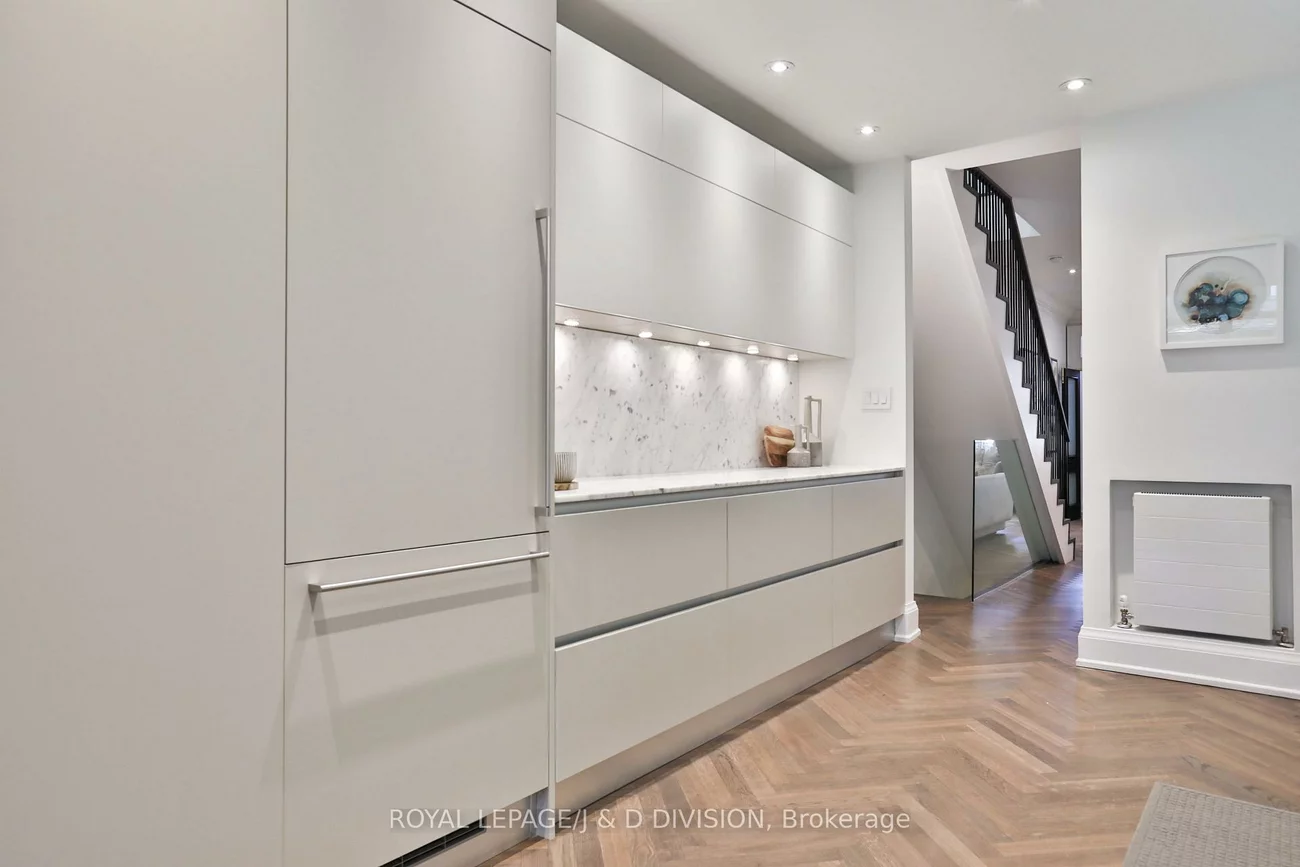 69, Sullivan, Kensington-Chinatown, Toronto