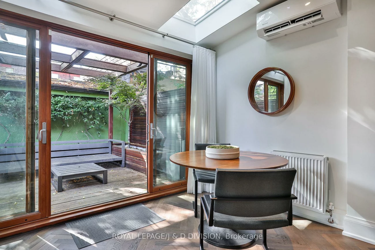 69, Sullivan, Kensington-Chinatown, Toronto