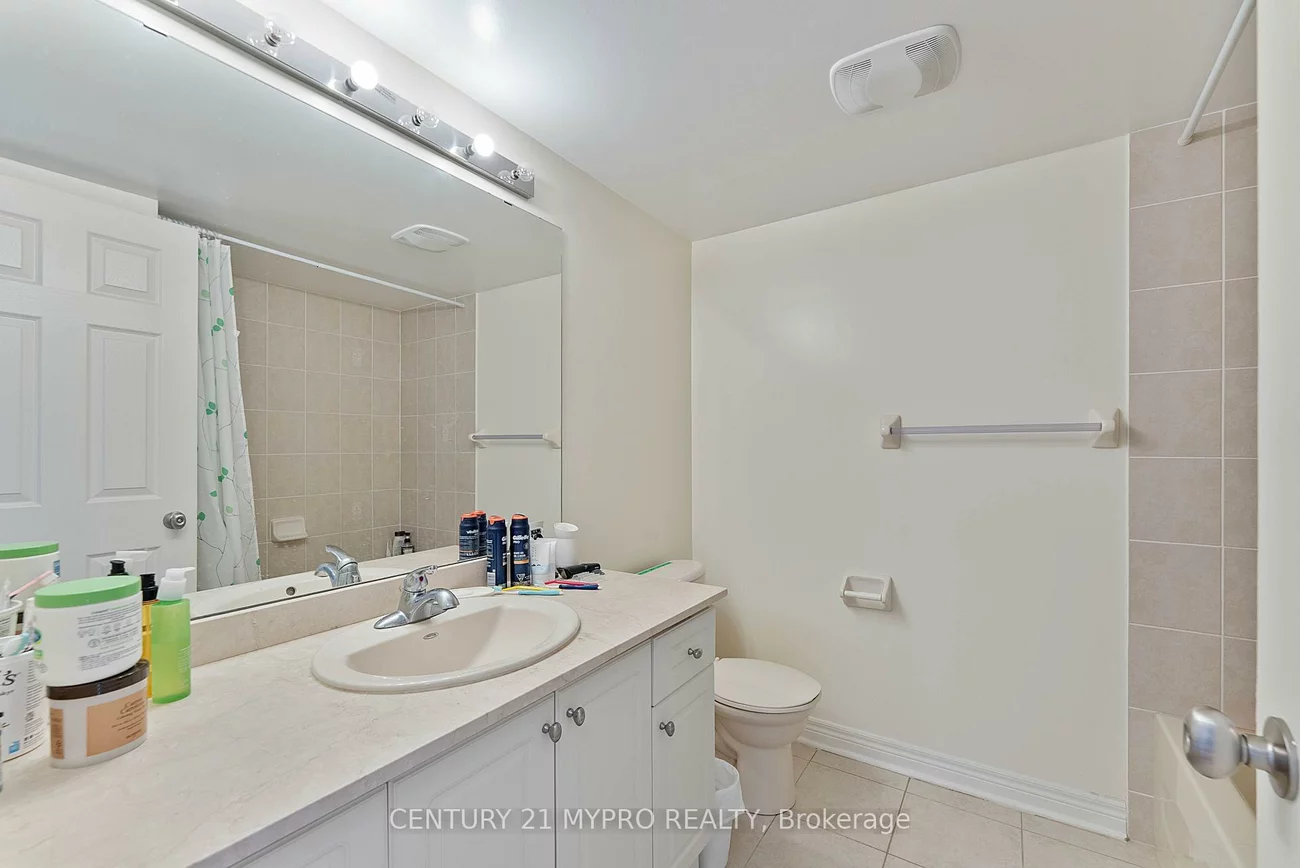 175B, Finch, Willowdale East, Toronto