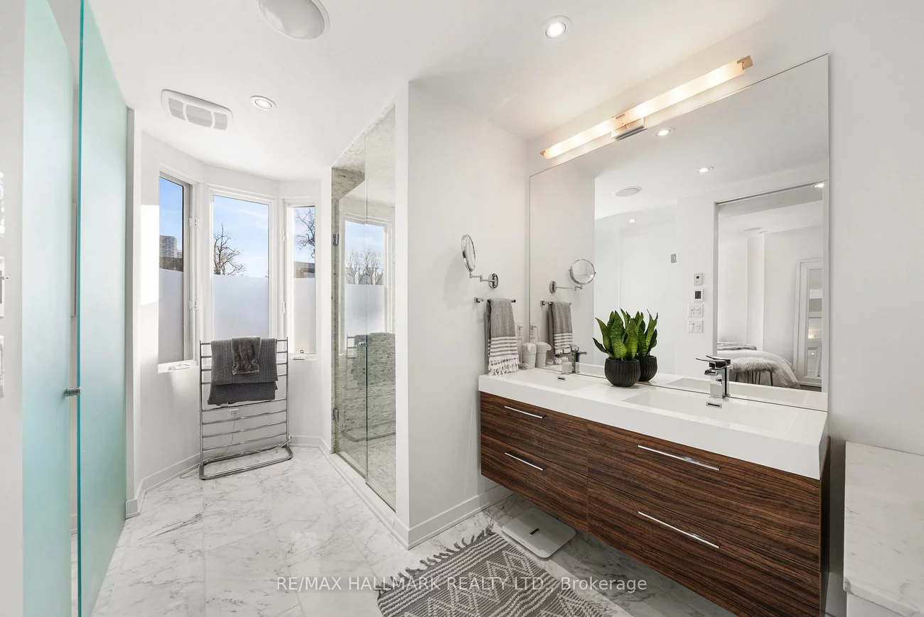 26, Lytton, Lawrence Park South, Toronto