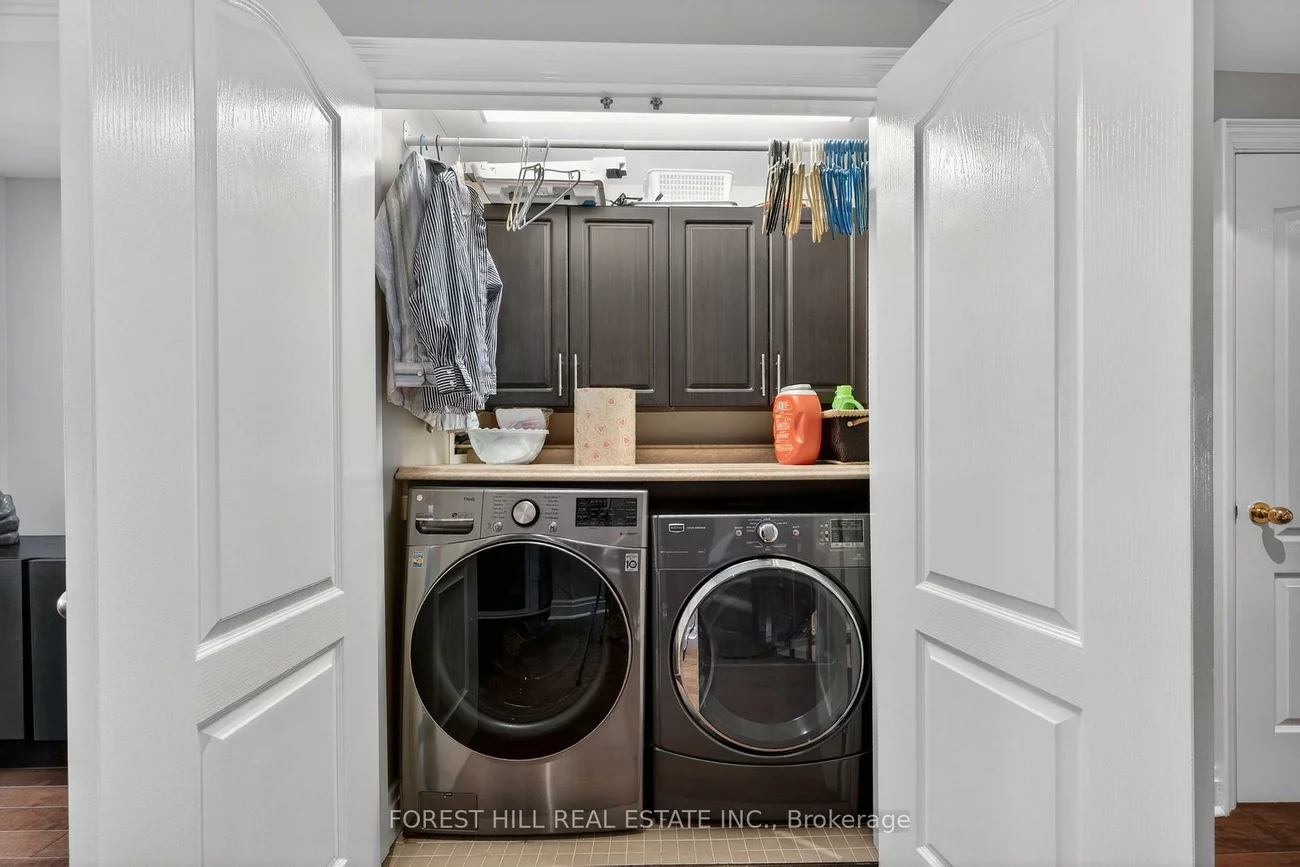 252, Spadina, Casa Loma, Toronto