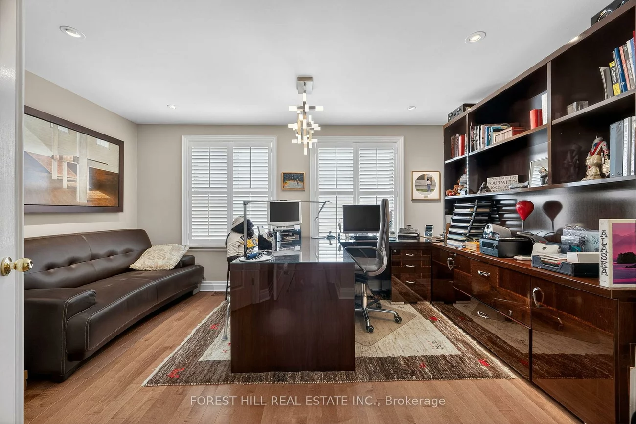 252, Spadina, Casa Loma, Toronto